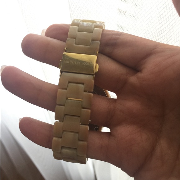 Michael Kors tortoise watch - Picture 3 of 4